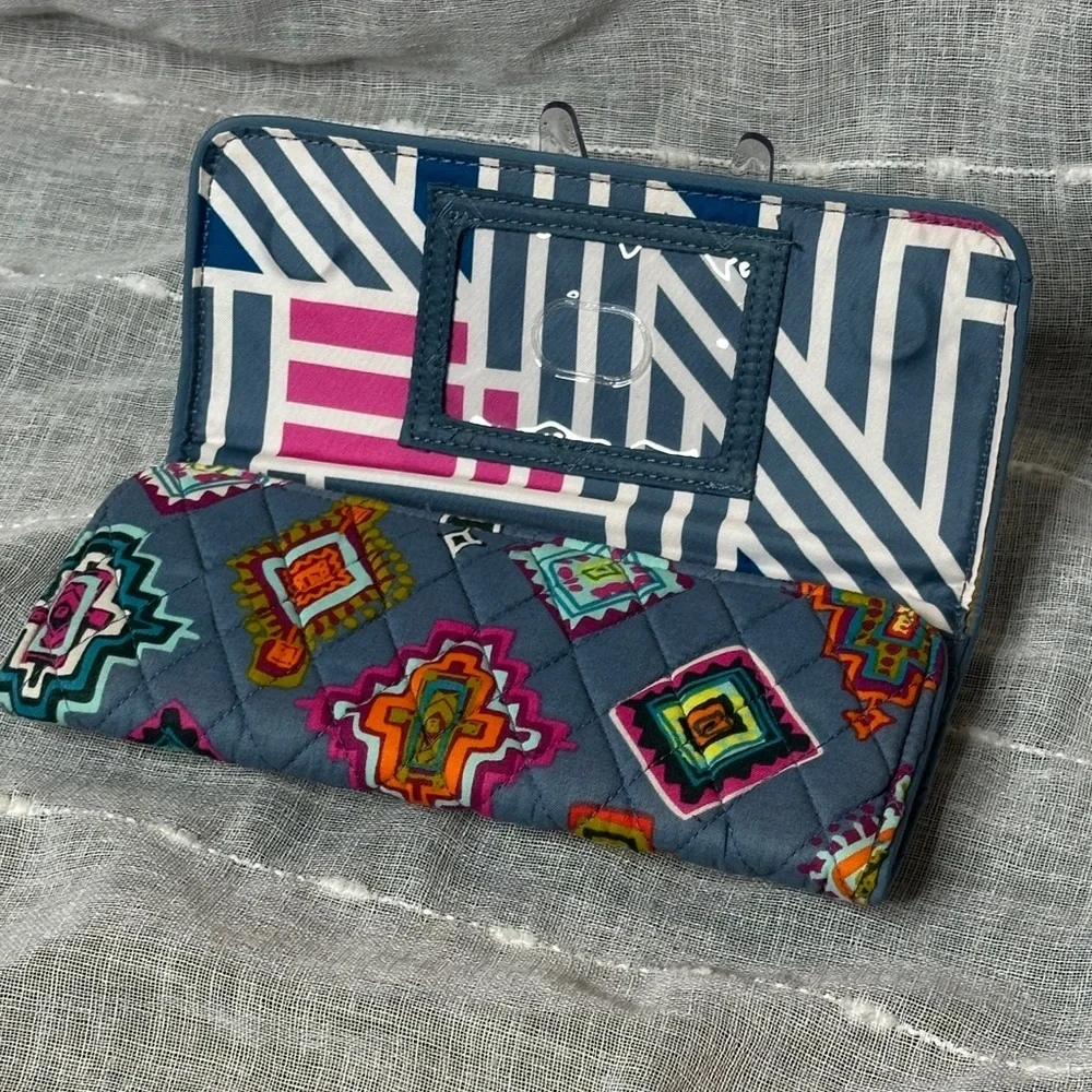 Vera Bradley Painted Medallions Pattern Fall 2017 Tri Fold Magnetic Closure NWOT